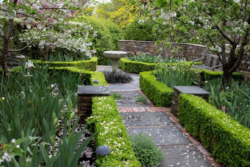 Box Hege Garden 1674
