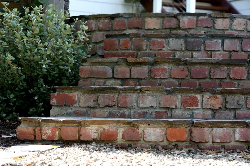 Brick Steps Gravel 1832