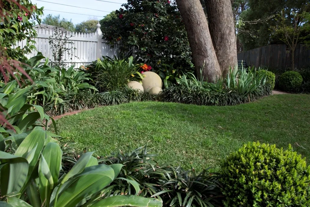 Front Garden 1661