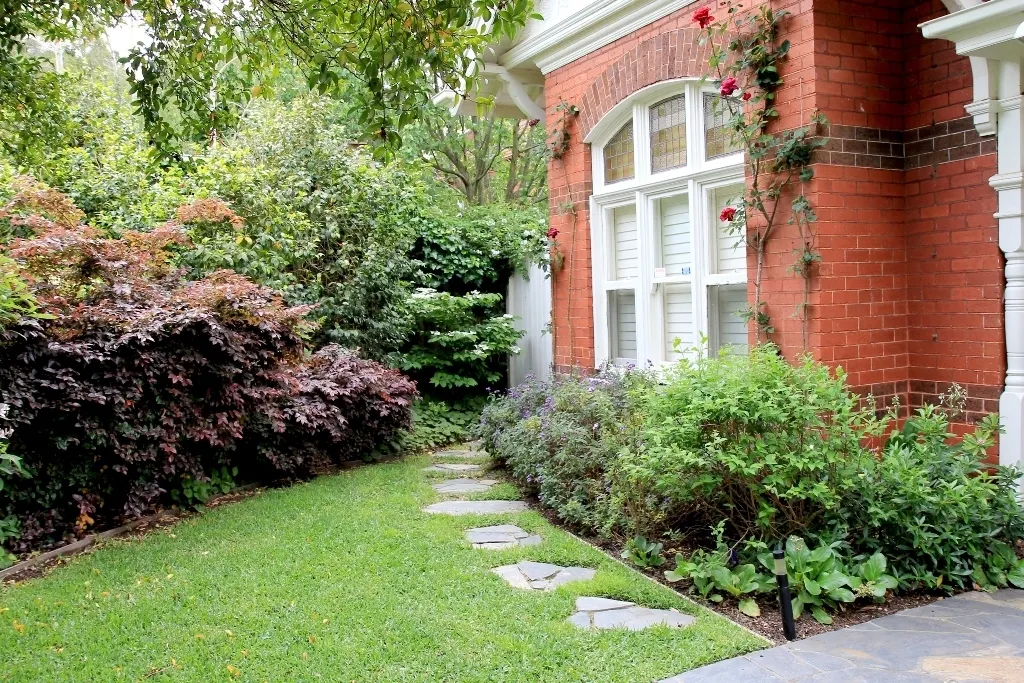 Lawn Pavers 1781