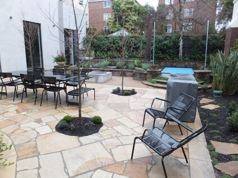 Outdoor Area 1470