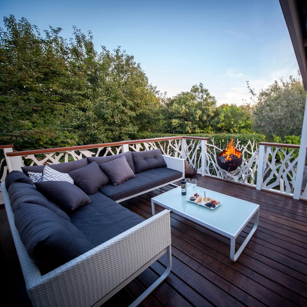 Outdoor Entertaining 1666 160317 133342